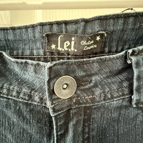 lei Vintage Women's Dark-Wash Chelsea Boot Cut Jeans with Embroidery - Picture 4 of 6